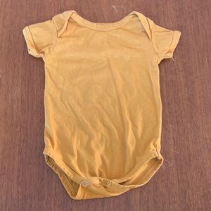 🍓3/$10 Small Wonders Yellow Kids Onesie size 6m